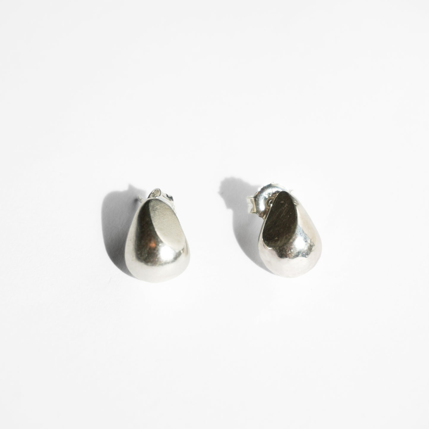 DROPLETS 2.0 STUD EARRINGS in Silver