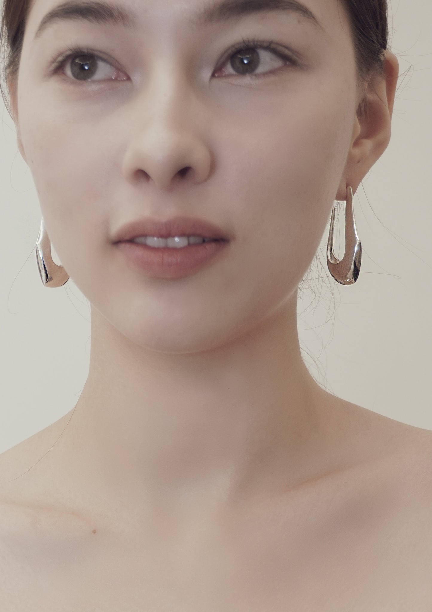 ELONGATED HOOP EARRINGS in Silver