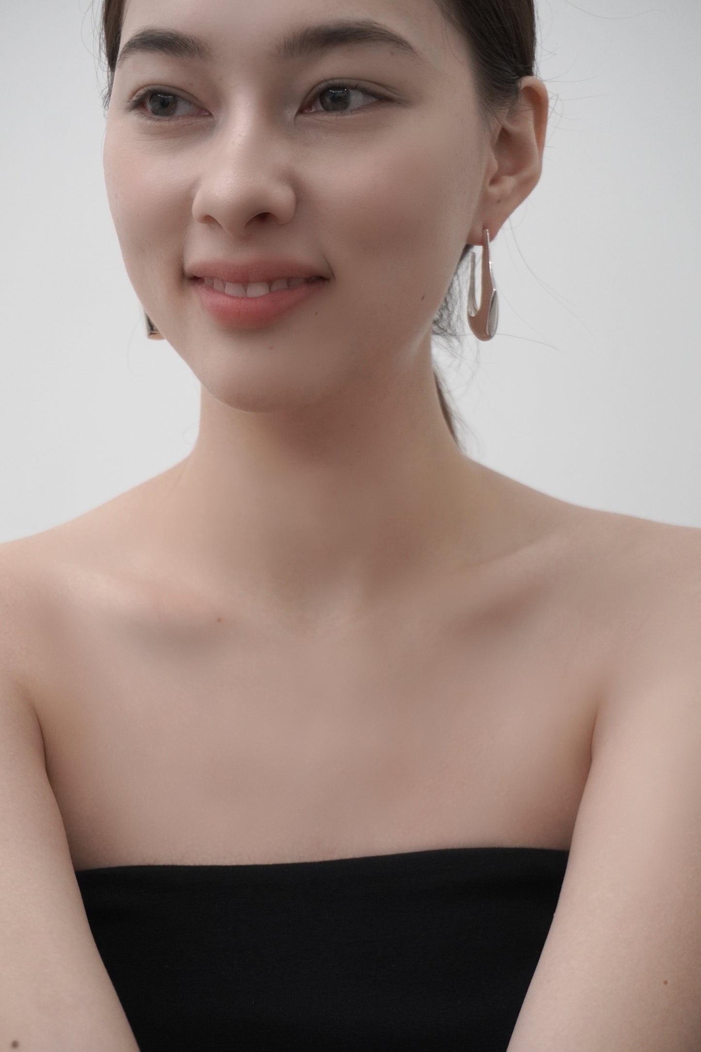 ELONGATED HOOP EARRINGS in Silver