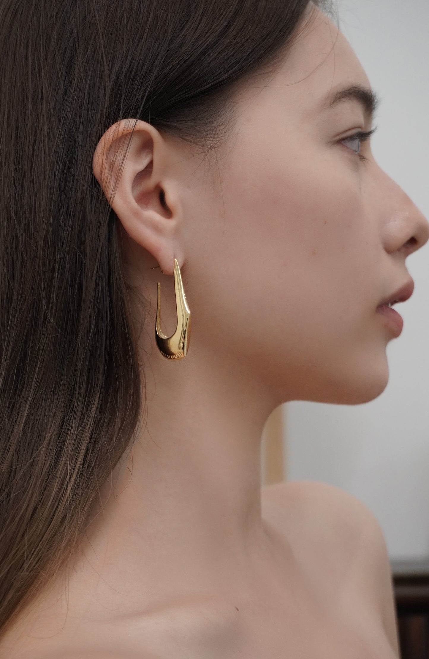 ELONGATED HOOP EARRINGS in Gold