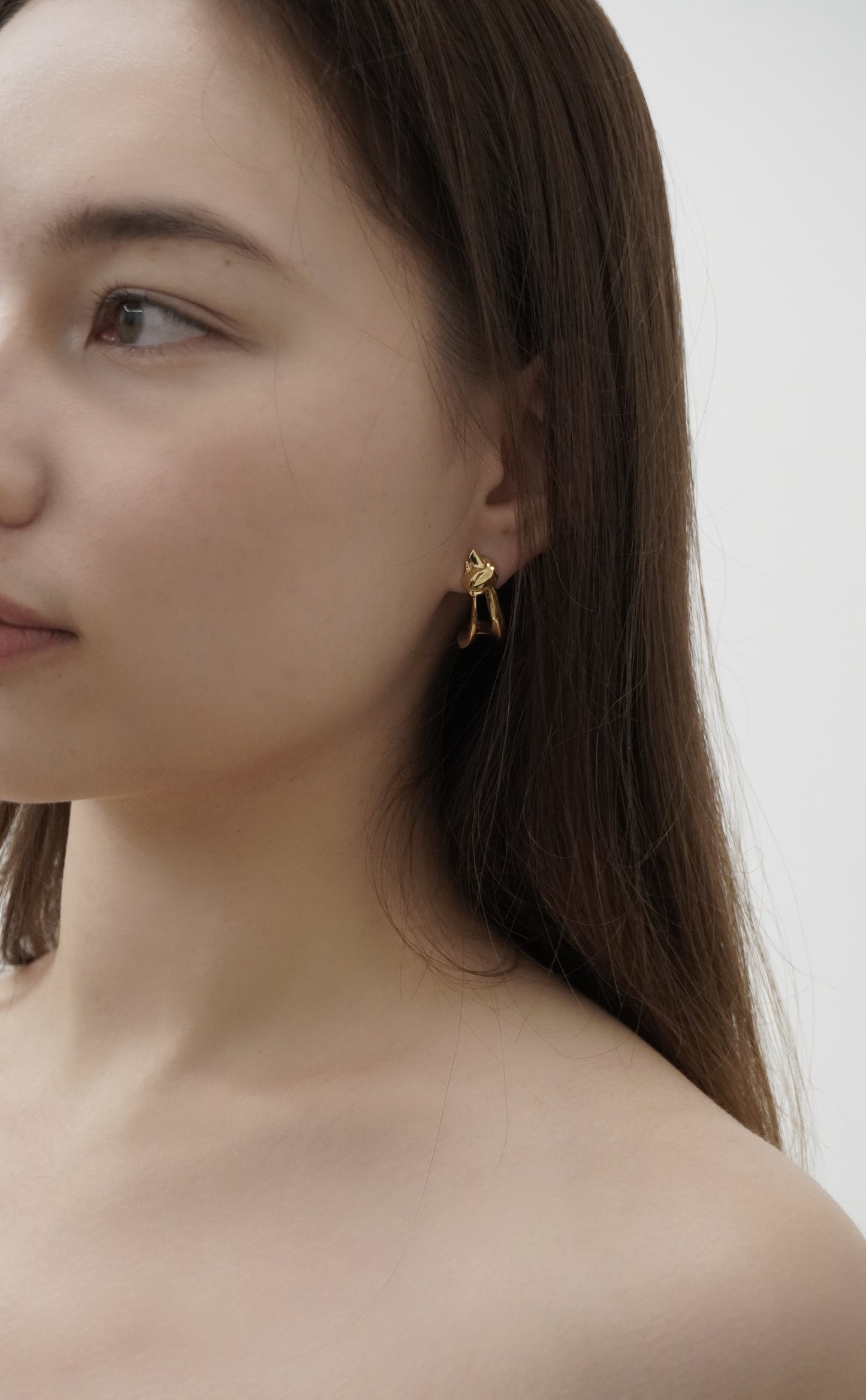 KNOTTED EARRINGS in Gold