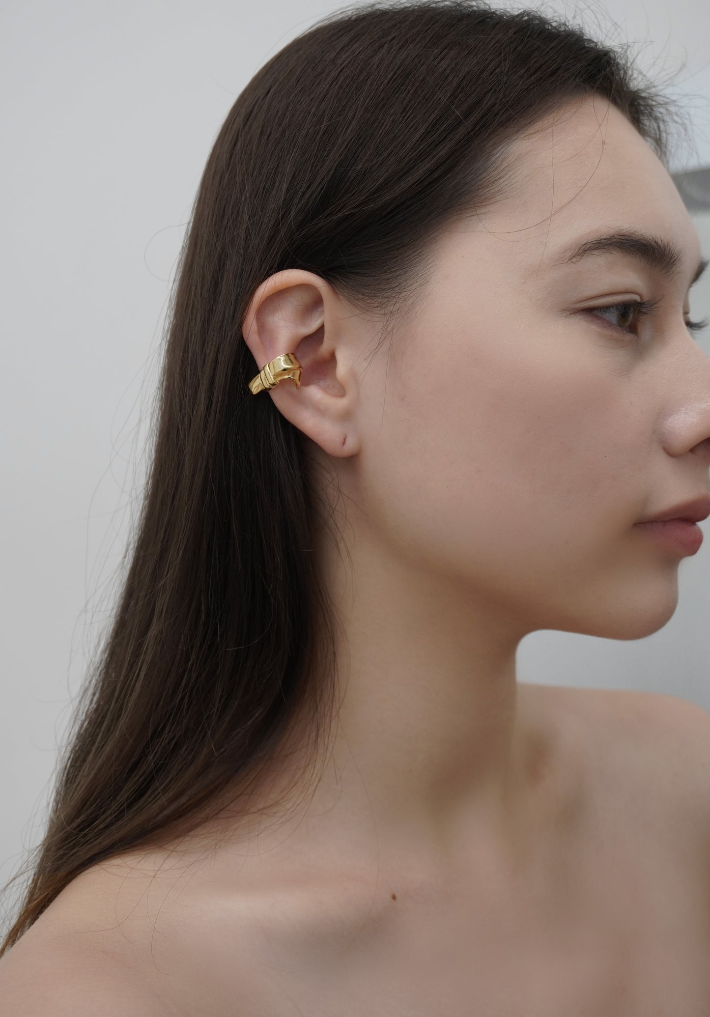 RIBBON EAR CUFF in Gold
