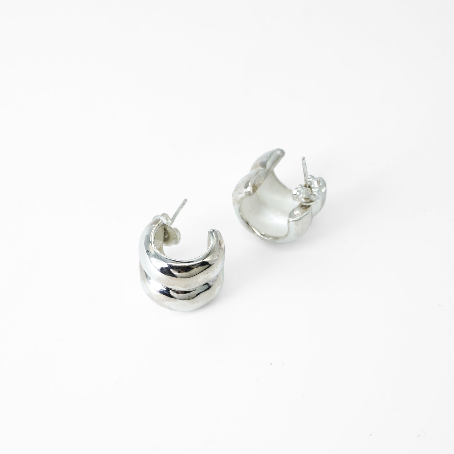 CLASSIC DOUBLE HOOP EARRINGS in Silver