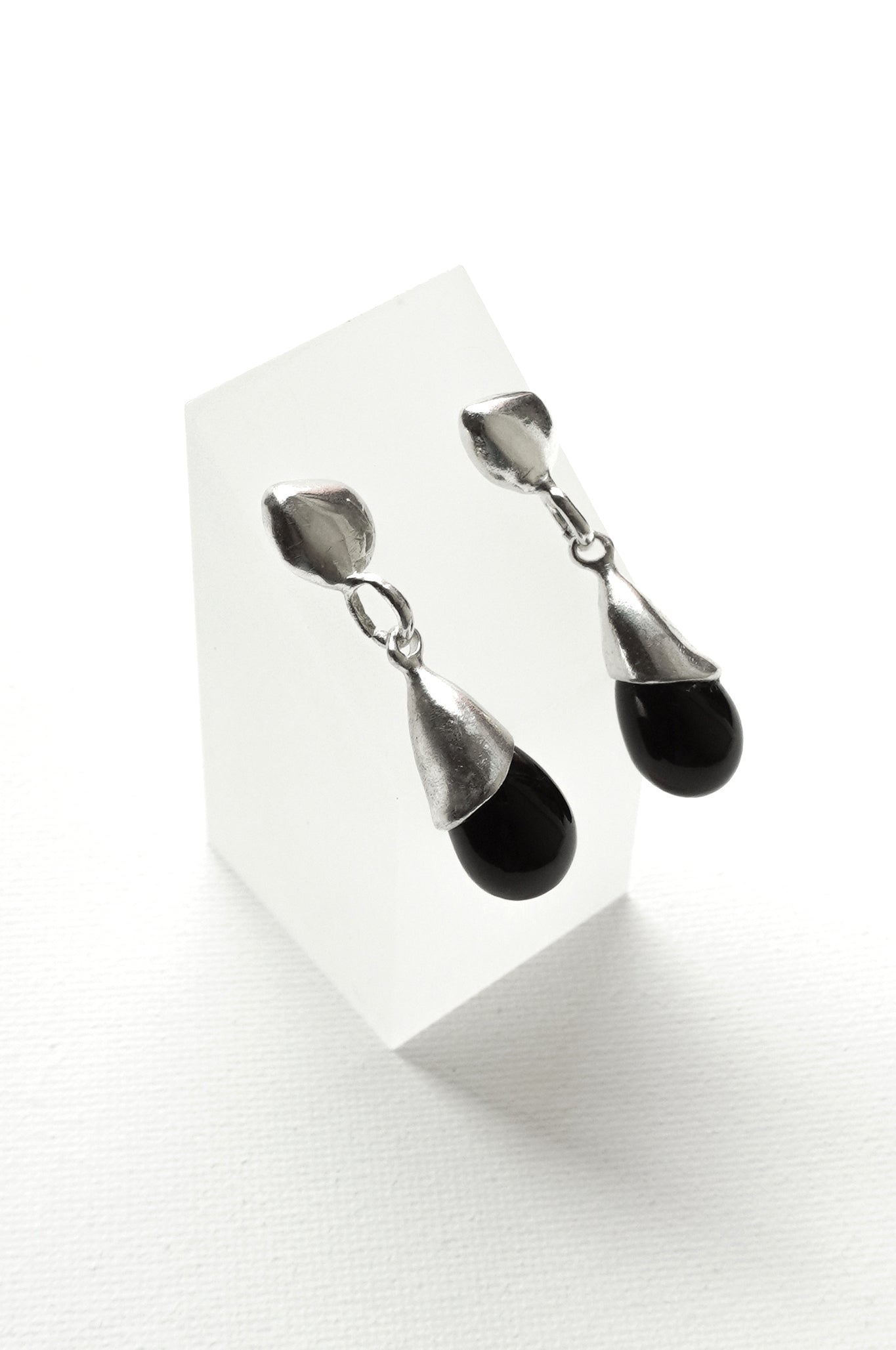 DRIPPING DROP ONYX EARRINGS