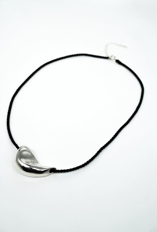 DROPLET SILK CORD NECKLACE