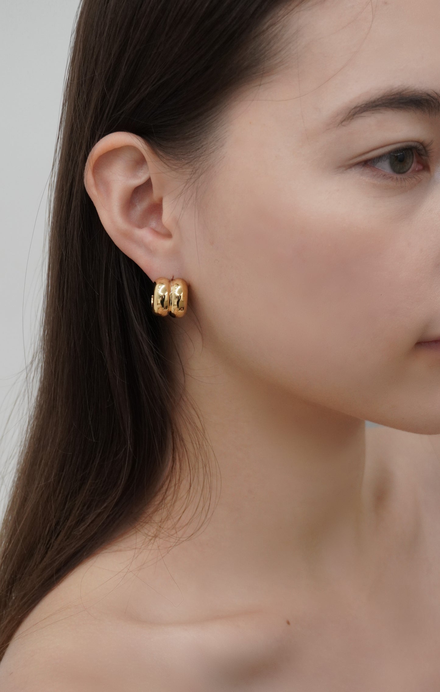 CLASSIC DOUBLE HOOP EARRINGS in Gold